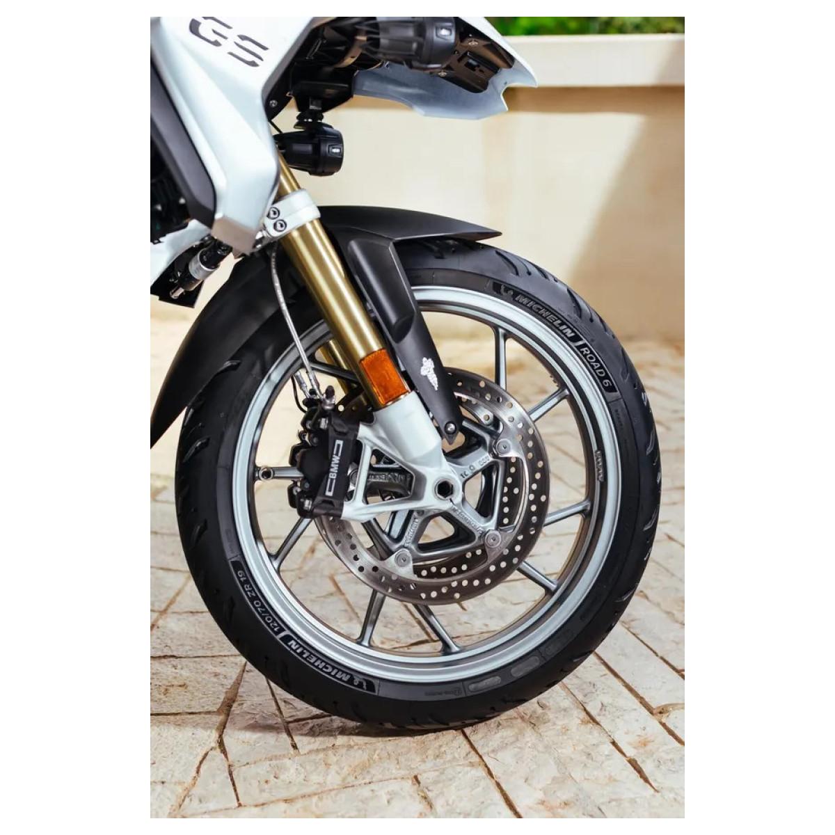 Road 6 Tire