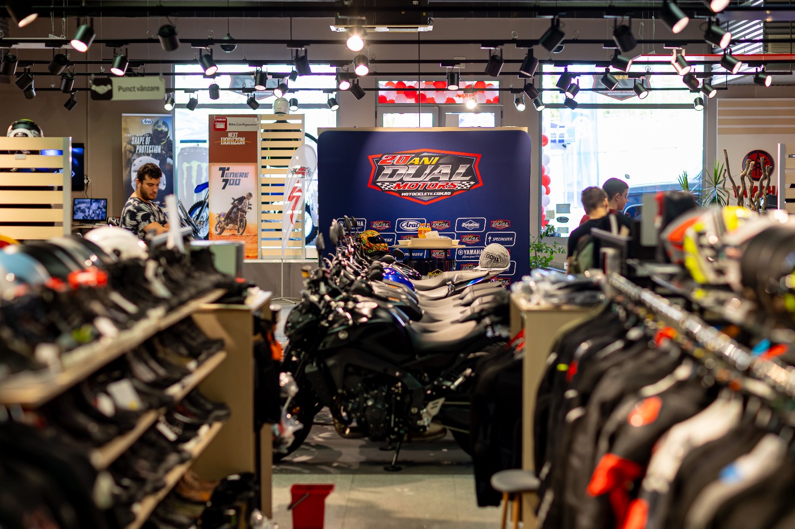 Showroom Dual Motors 2024